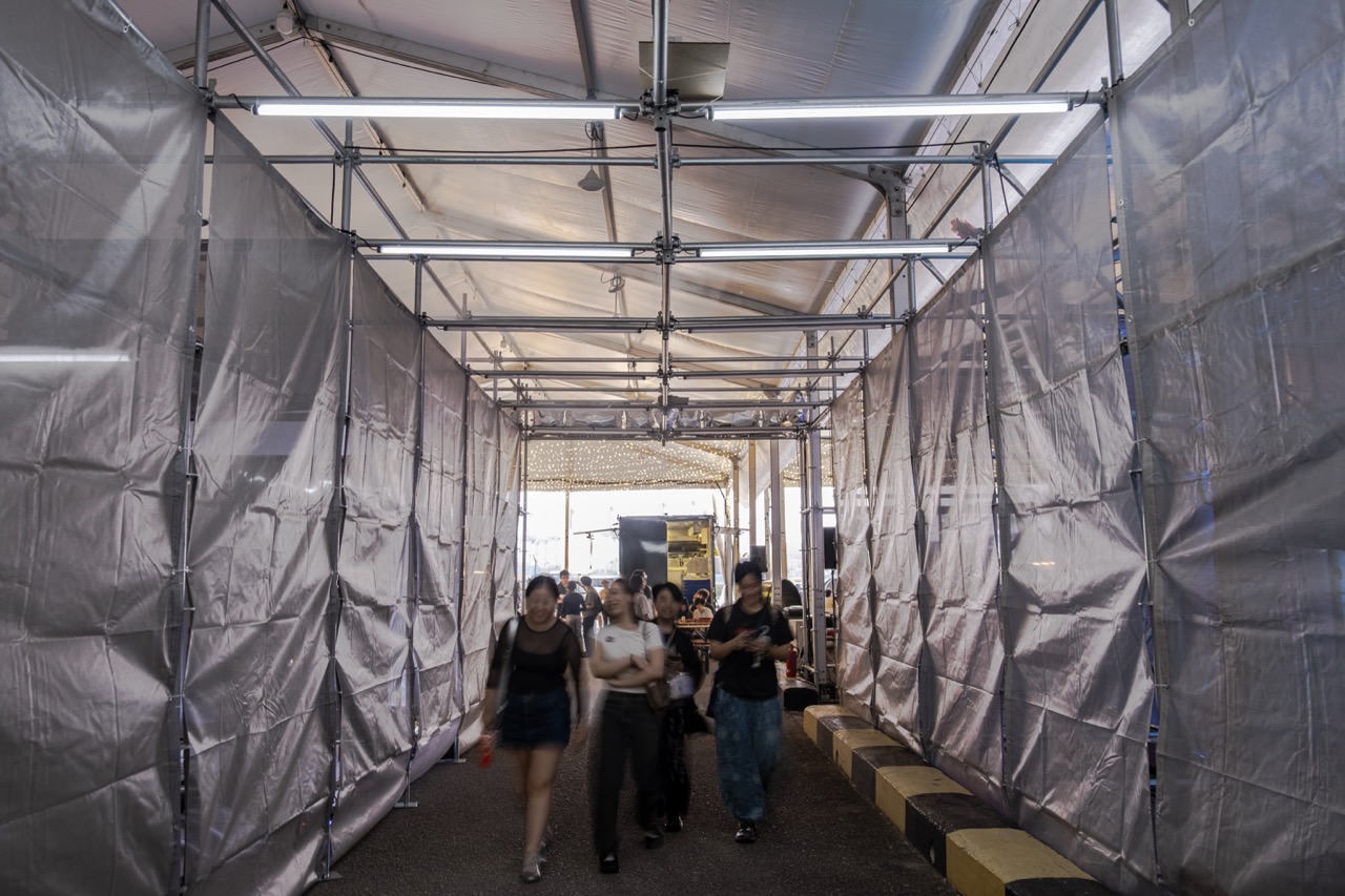 Borderless: Entrance